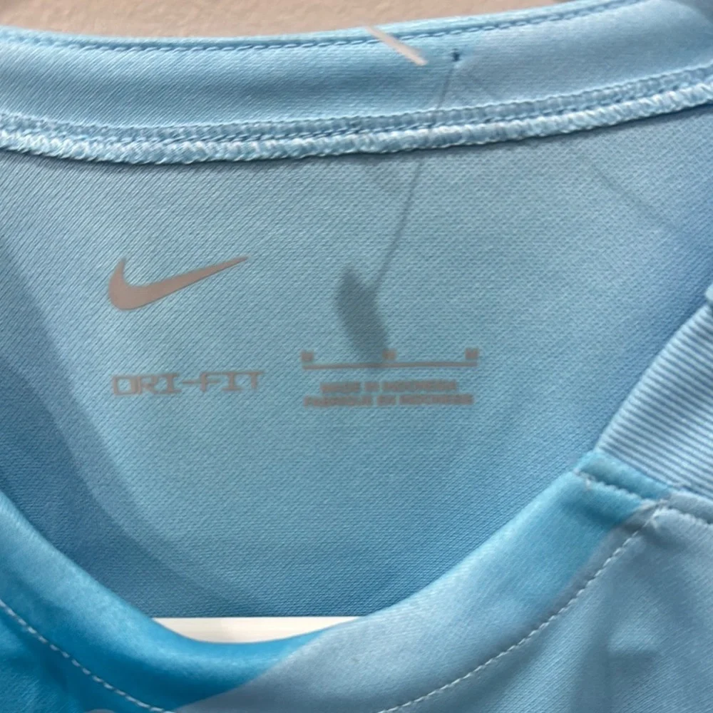 Women’s Nike Blue Patterned Athletic Shirt